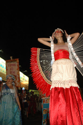 
        
            Auto do Círio festeja a Santa nas ruas de Belém
        
    
