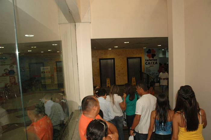
        
            Fila nas lotéricas de Belém
        
    