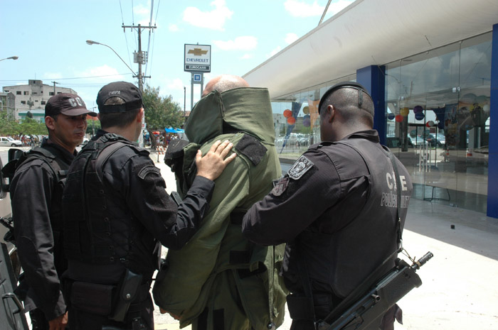 
        
            Granada falsa assusta moradores do Telégrafo
        
    