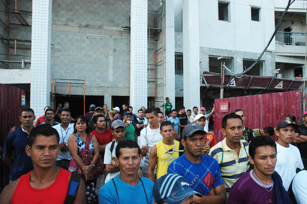
        
            Protesto de operários fecha Conselheiro
        
    