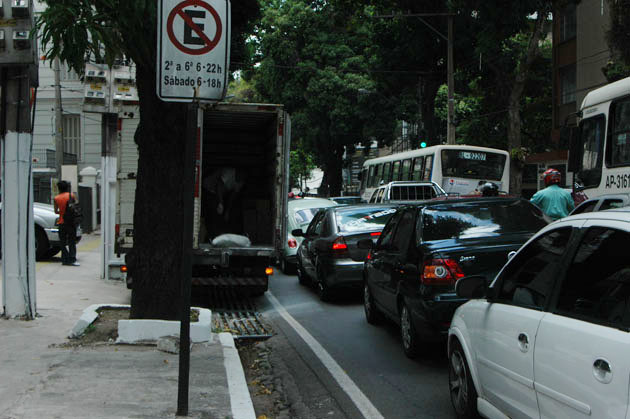 
        
            Veja o trânsito dessa quarta-feira (27), na capita
        
    