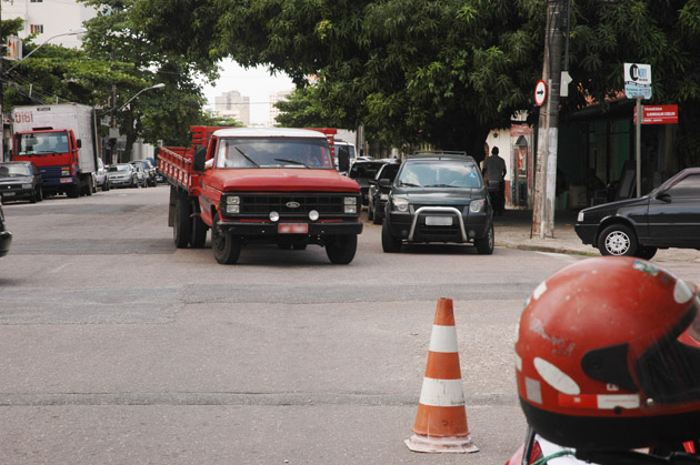 
        
            Carros colidem em cruzamento da Dom Romualdo 
        
    
