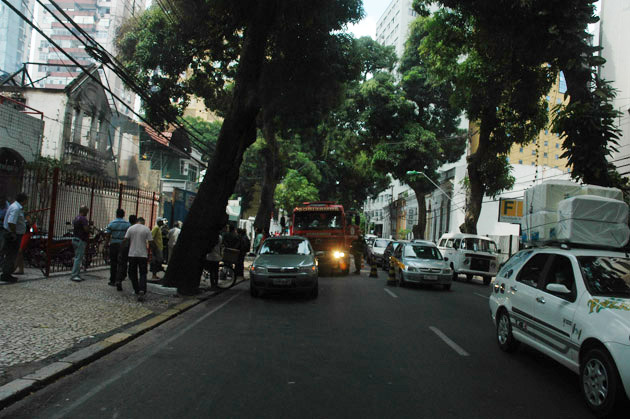 
        
            Casarão pega fogo no bairro de Nazaré
        
    