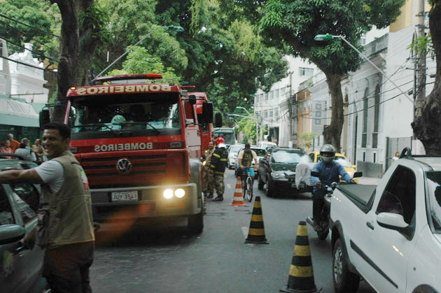 
        
            Casarão pega fogo no bairro de Nazaré
        
    