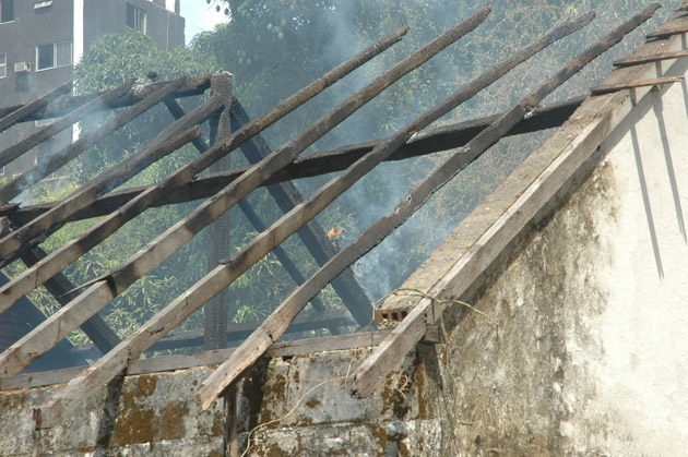 
        
            Casarão pega fogo no bairro de Nazaré
        
    