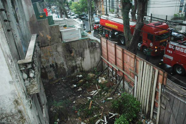 
        
            Casarão pega fogo no bairro de Nazaré
        
    