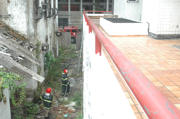 
        
            Casarão pega fogo no bairro de Nazaré
        
    