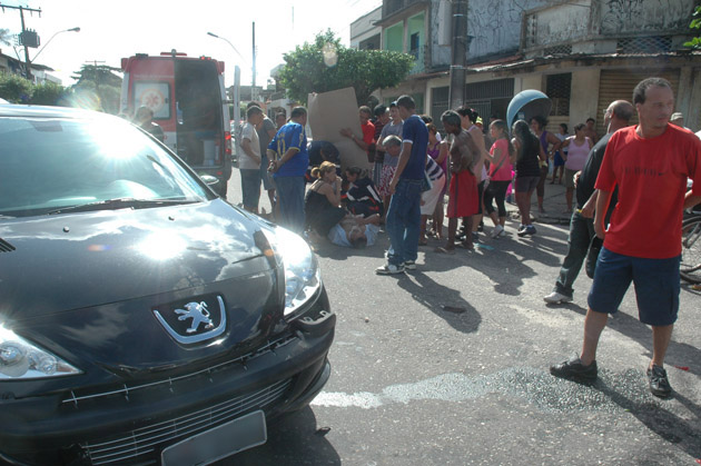 
        
            Acidente envolve carro e moto no Telégrafo
        
    