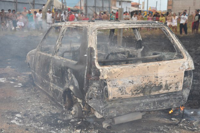 
        
        
            Carros são incendiados no Atalaia, em Salinas
        
    