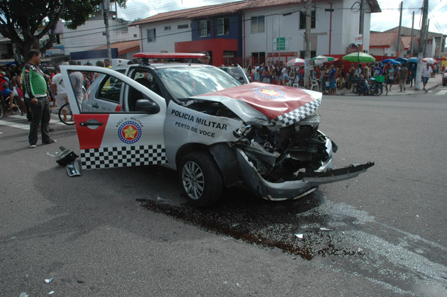 
        
            Viatura avança sinal e provoca batida na Pedreira
        
    