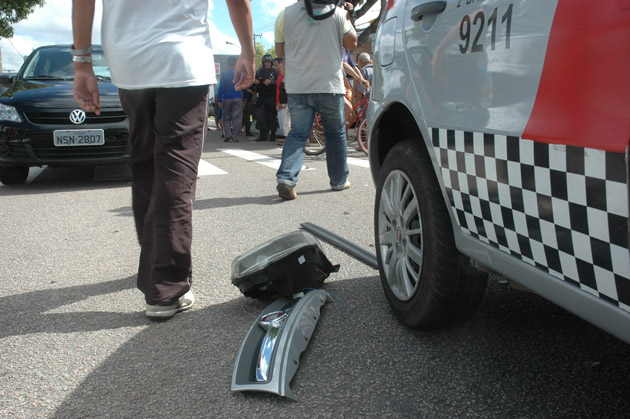 
        
            Viatura avança sinal e provoca batida na Pedreira
        
    