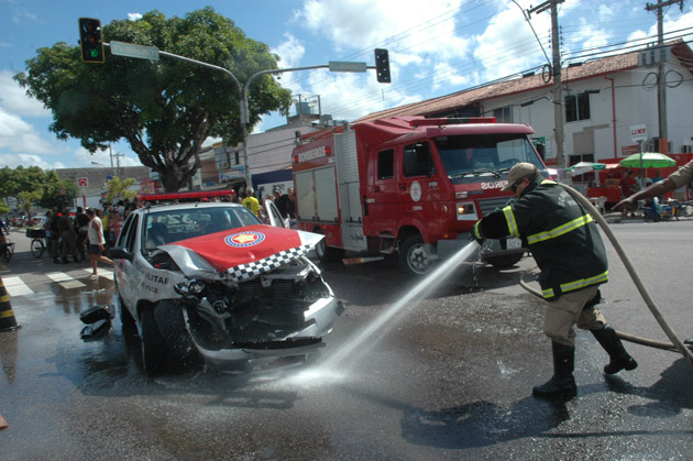 
        
            Viatura avança sinal e provoca batida na Pedreira
        
    