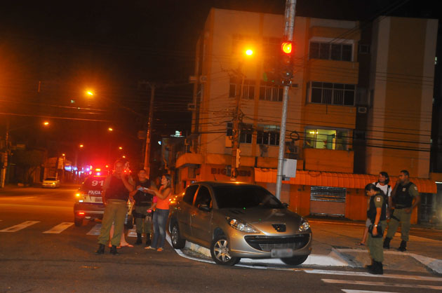 
        
            Carros se chocam no cruzamento entre Duque e Lomas
        
    