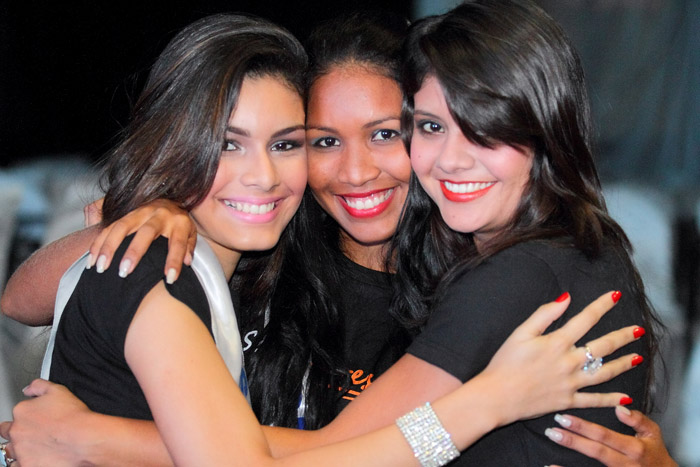 
        
            Ensaio Geral para o Miss Pará 2012
        
    