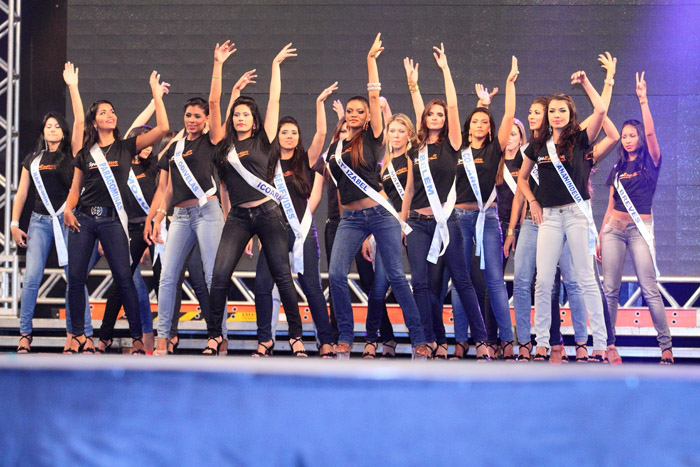 
        
            Ensaio Geral para o Miss Pará 2012
        
    