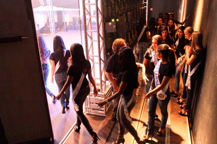 
        
            Ensaio Geral para o Miss Pará 2012
        
    