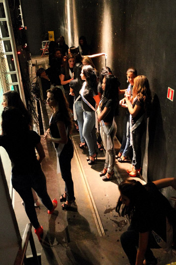 
        
            Ensaio Geral para o Miss Pará 2012
        
    