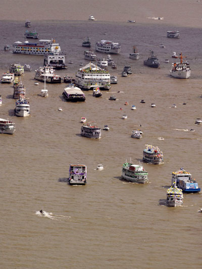 
        
            Romaria Fluvial
        
    