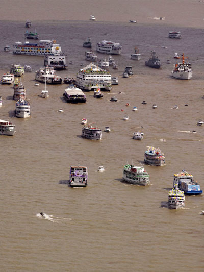 
        
            Romaria Fluvial
        
    