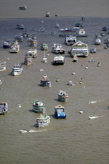 
        
            Romaria Fluvial
        
    