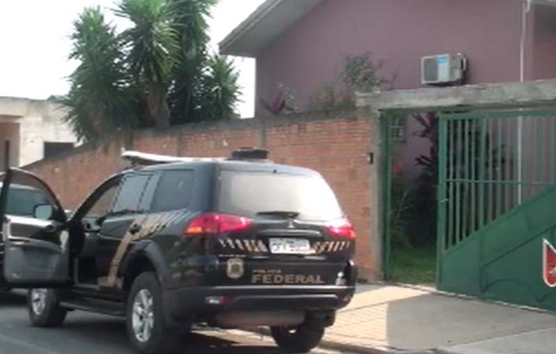 
        
            Operação apreende dinheiro em mansão de prefeito
        
    
