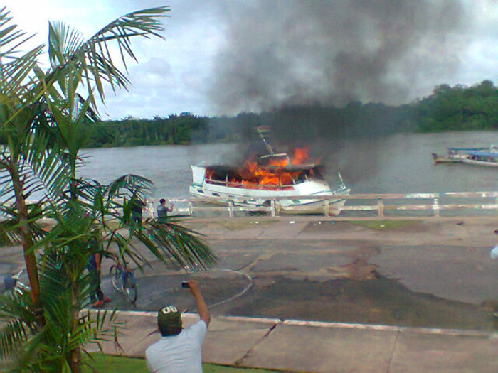 
        
            Barco explode e deixa feridos em Baracarena
        
    