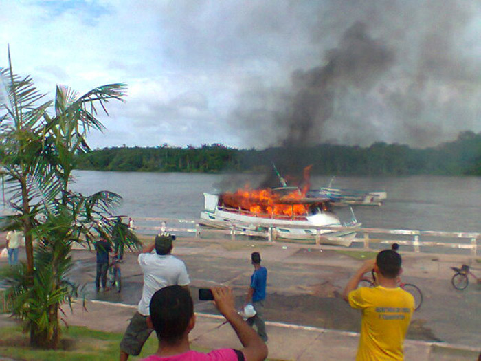 
        
            Barco explode e deixa feridos em Baracarena
        
    