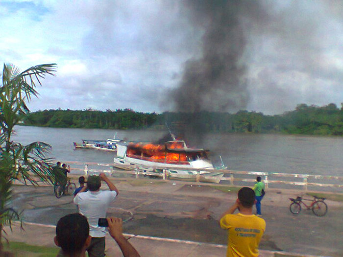 
        
            Barco explode e deixa feridos em Baracarena
        
    