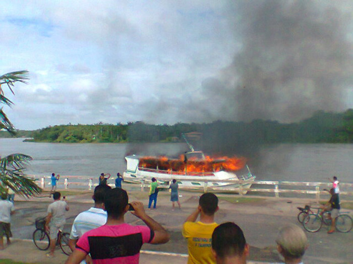 
        
            Barco explode e deixa feridos em Baracarena
        
    