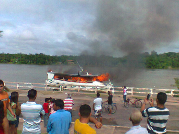 
        
            Barco explode e deixa feridos em Baracarena
        
    