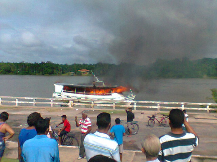 
        
            Barco explode e deixa feridos em Baracarena
        
    