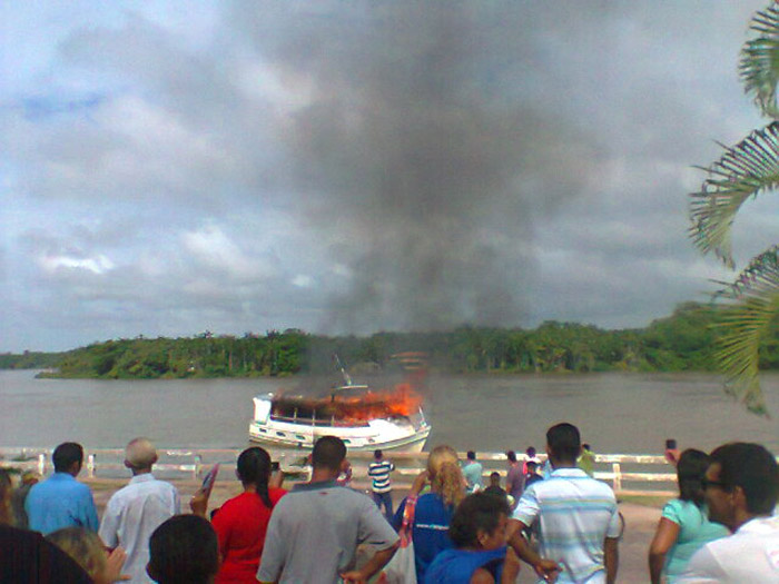 
        
            Barco explode e deixa feridos em Baracarena
        
    