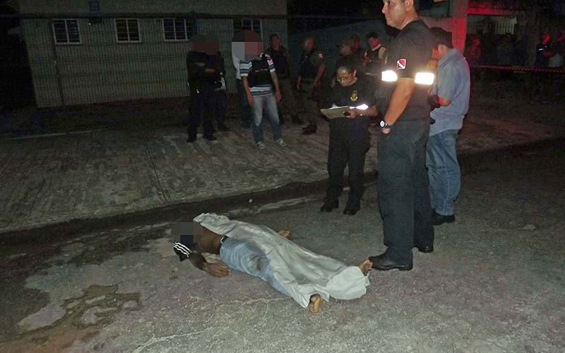 
        
            Criança e ladrão morrem após tiroteio em festa
        
    