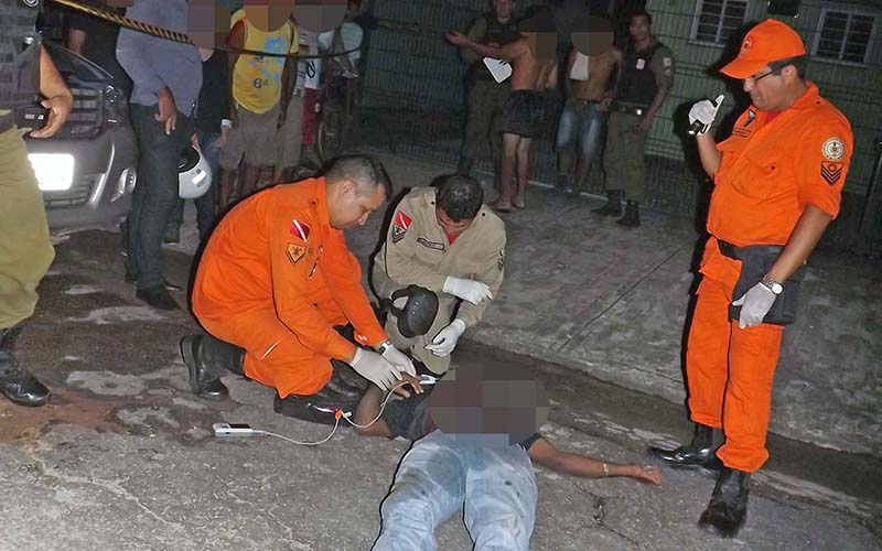 
        
            Criança e ladrão morrem após tiroteio em festa
        
    