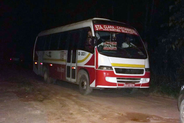
        
            Vinte reféns no assalto a ônibus em Ananindeua
        
    