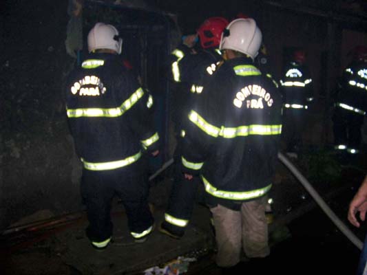 
        
            Imagens do incêndio na passagem Camapu no Jurunas
        
    