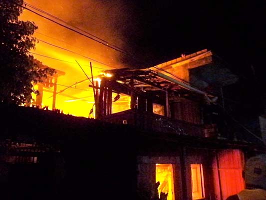 
        
            Imagens do incêndio na passagem Camapu no Jurunas
        
    