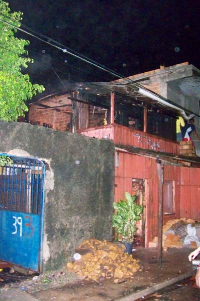 
        
            Imagens do incêndio na passagem Camapu no Jurunas
        
    