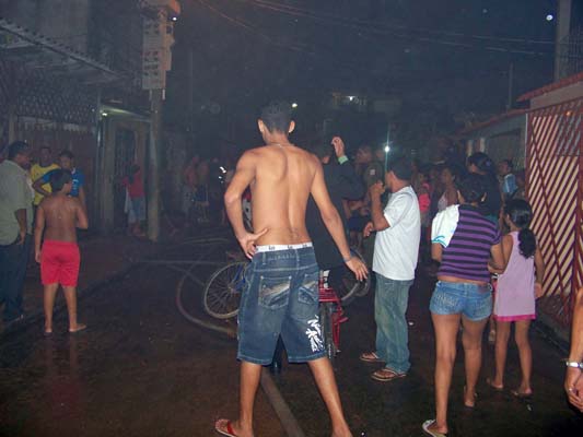 
        
            Imagens do incêndio na passagem Camapu no Jurunas
        
    