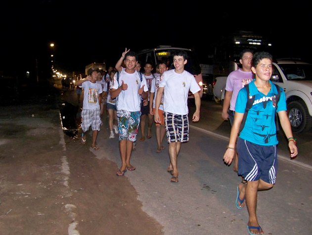 
        
            Romeiro carrega cruz de 138 kg por três dias 
        
    