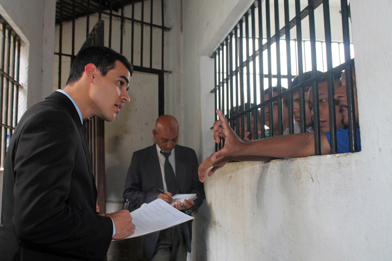 
        
            Estado facilita fugas de detentos em presídio
        
    