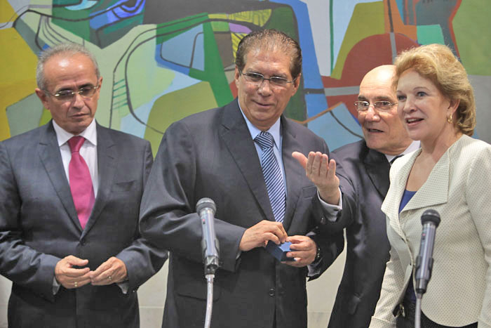 
        
            Jader Barbalho toma posse no Senado Federal
        
    