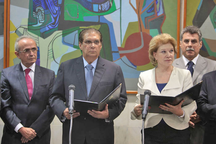 
        
            Jader Barbalho toma posse no Senado Federal
        
    