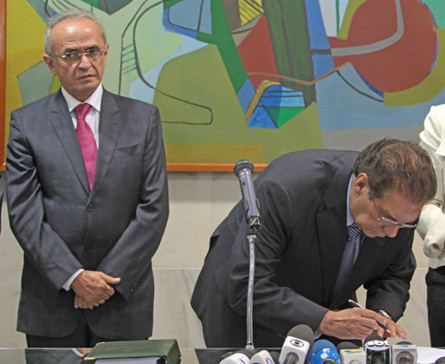 
        
            Jader Barbalho toma posse no Senado Federal
        
    