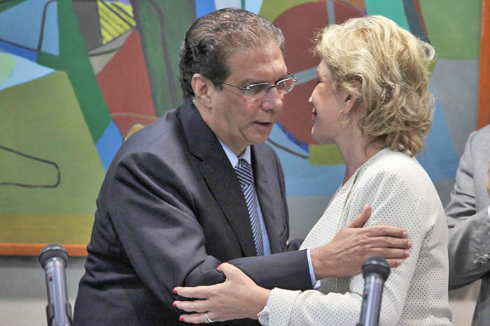 
        
            Jader Barbalho toma posse no Senado Federal
        
    