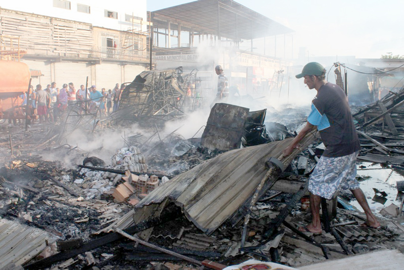 
        
            Incêndio em Feira de Barcarena
        
    