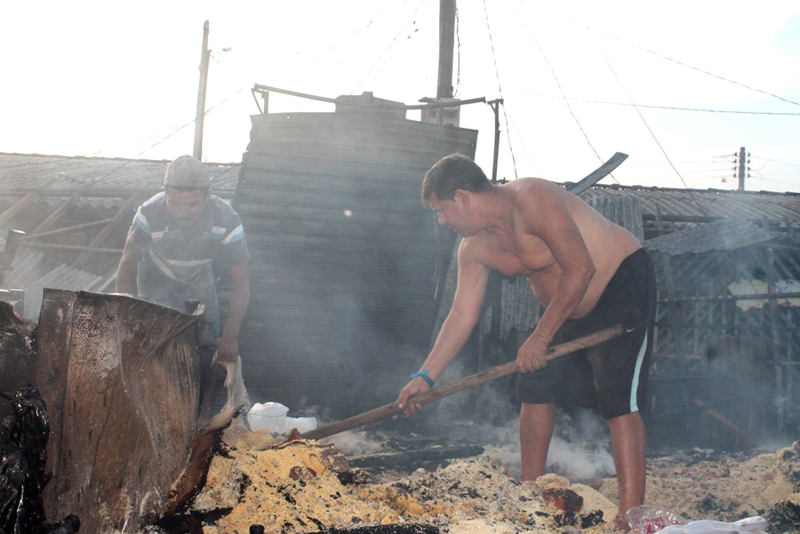 
        
            Incêndio em Feira de Barcarena
        
    