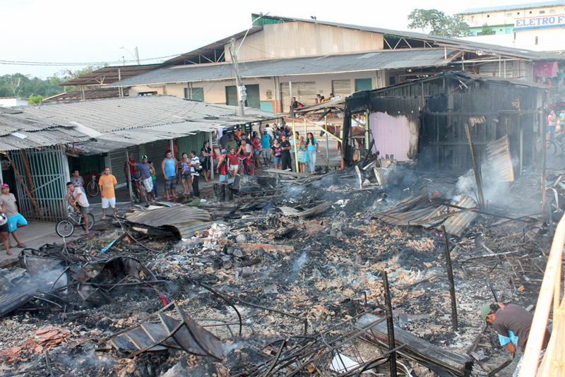 
        
            Incêndio em Feira de Barcarena
        
    