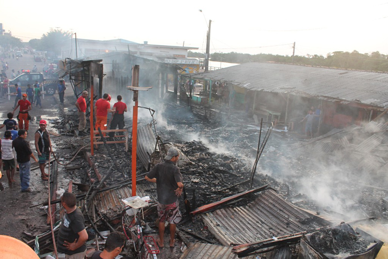 
        
            Incêndio em Feira de Barcarena
        
    