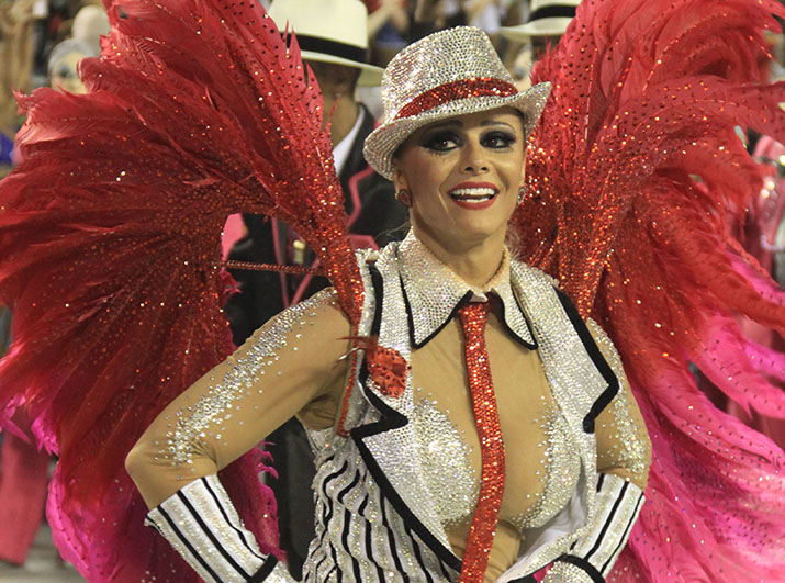 
        
            Famosas esbanjam beleza no 2º dia do Carnaval 
        
    